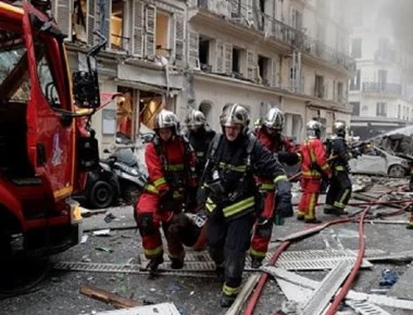 Γαλλία: Επτά νεκροί και 27 τραυματίες από φωτιά σε πολυκατοικία